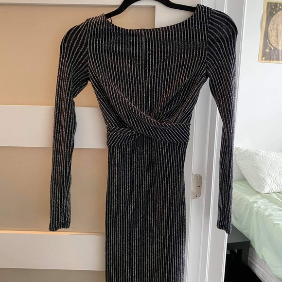 Robe - Picture 2 of 2